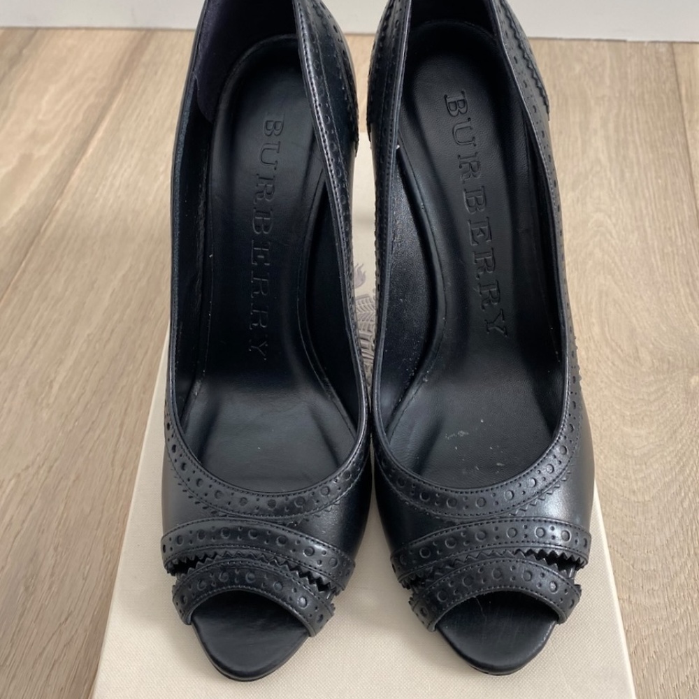 Burberry Black Leather Brogue Peep Toe Pumps - Size 40 EU - Retail $475 - Picture 7 of 8